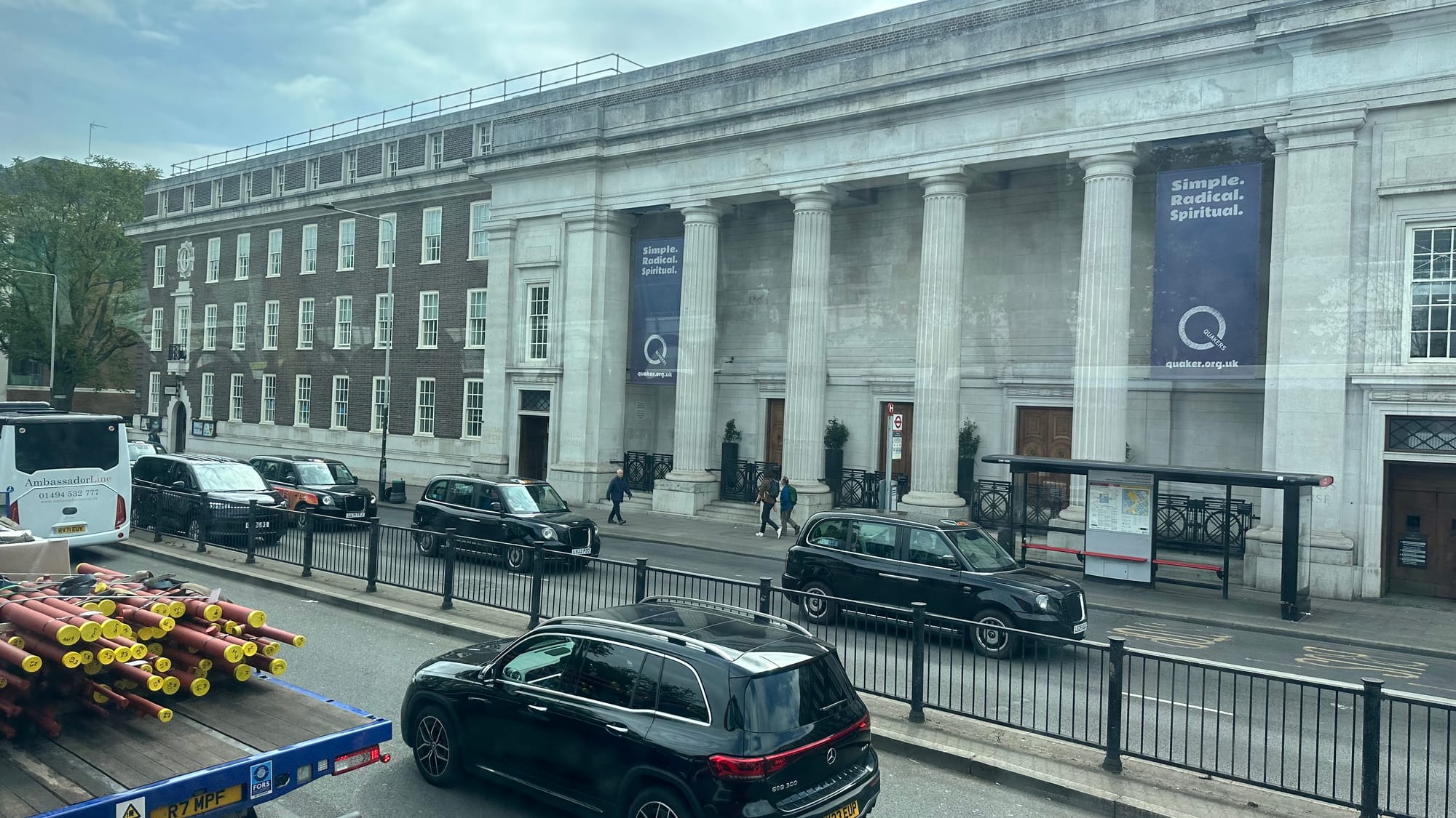 Kveekareita, panopoliiseja ja paskaa – Lontoosta on moneksi